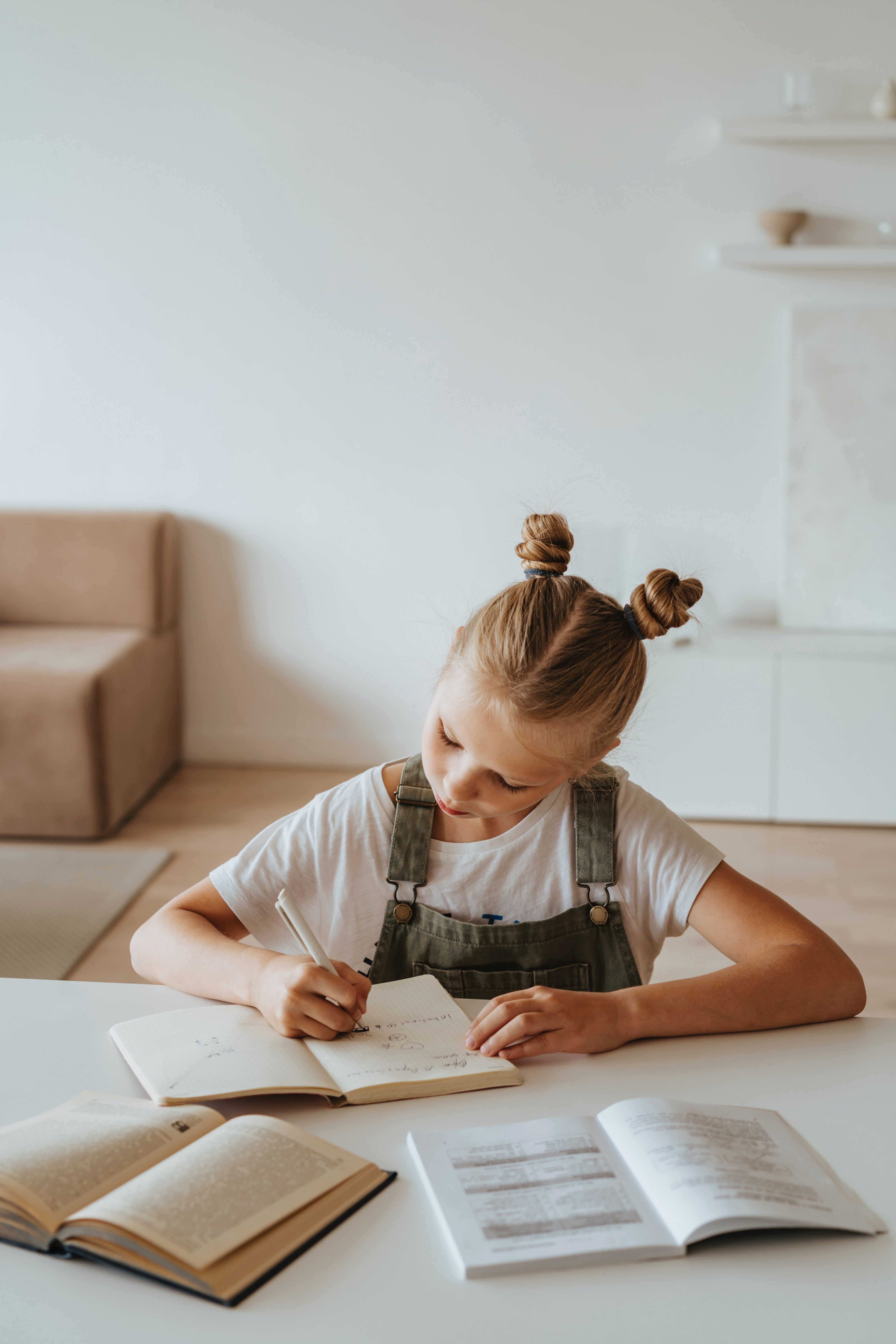 Thanks to Alice's family, Cynthia can complete her basic education without facing any hurdles. | Source: Pexels