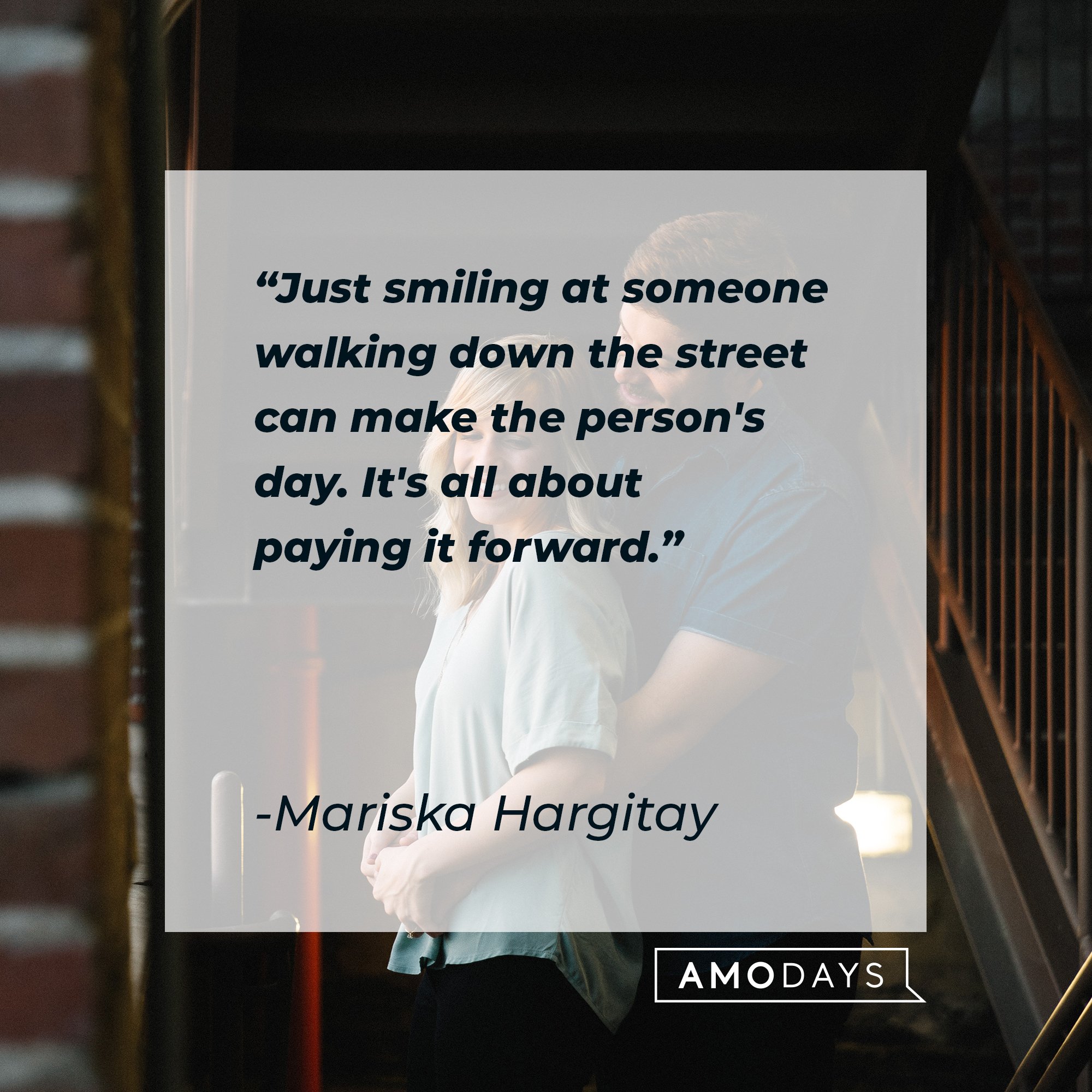 Mariska Hargitay’s quote: "Just smiling at someone walking down the street can make the person's day. It's all about paying it forward." | Image: AmoDays  