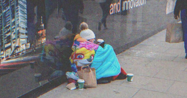 A homeless woman sitting on the street | Source: Shutterstock