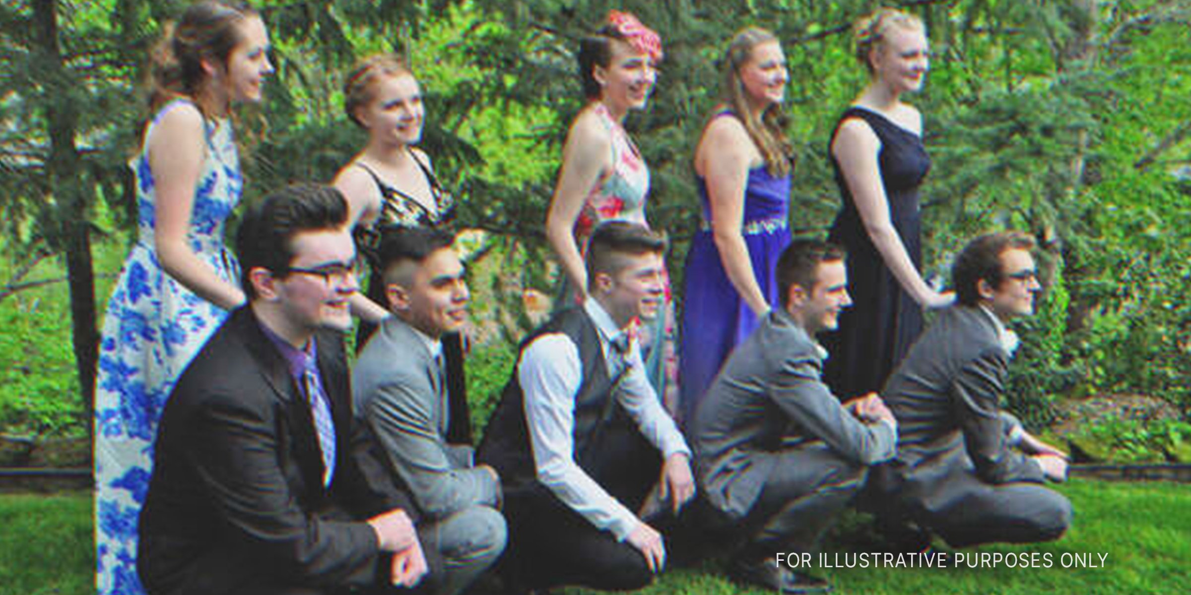 Teenage Kids Posing for a Picture Befor Prom | Source: Flickr / Seaners4real (CC BY-SA 2.0)