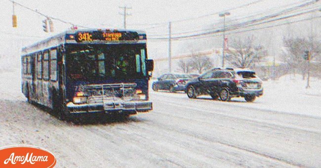 A poor boy decided to pay for Mia's bus fare. | Photo: Shutterstock