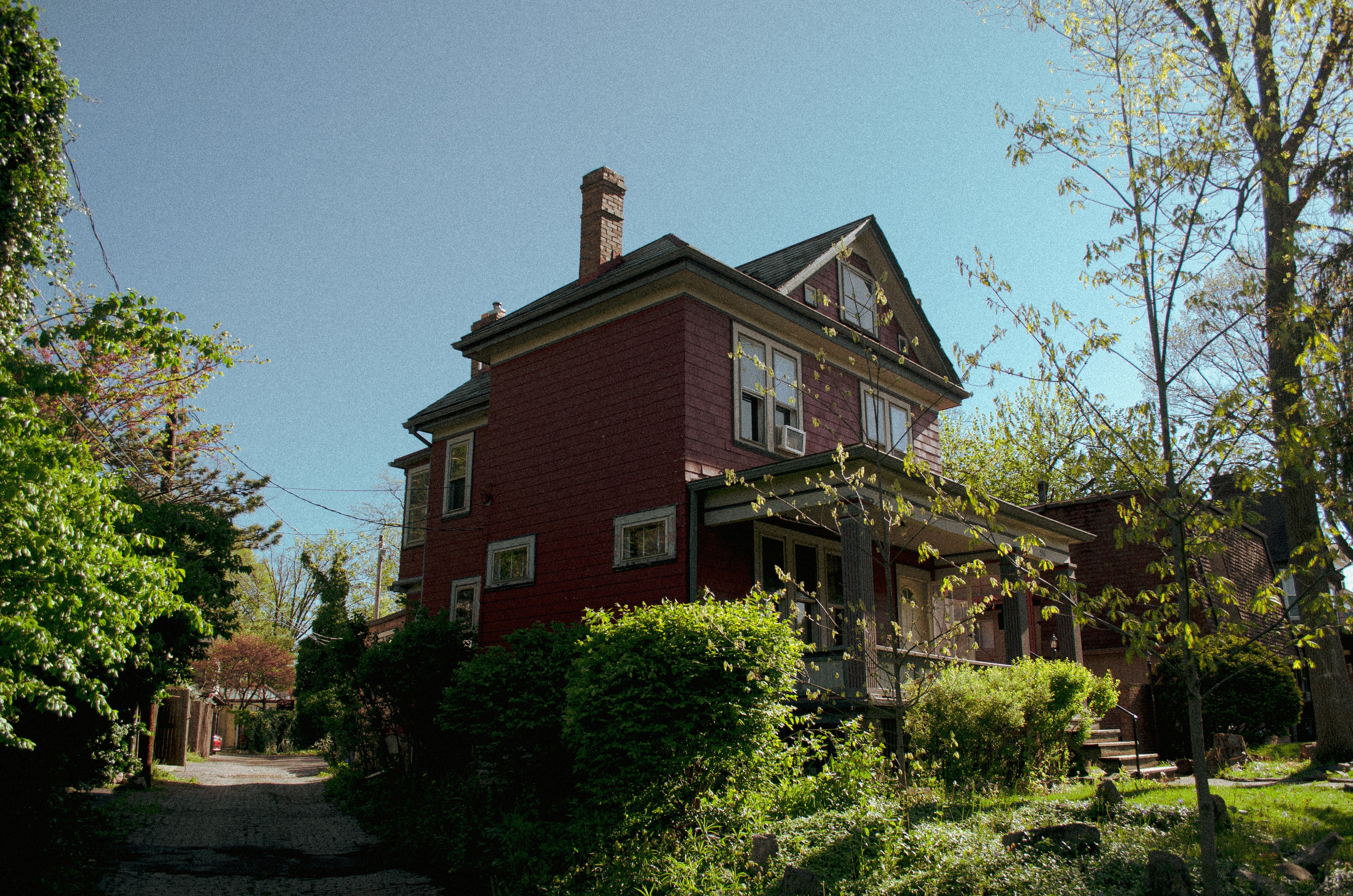 After Kevin's retirement, the couple moved into their rustic house tucked between a picturesque landscape. | Source: Unsplash