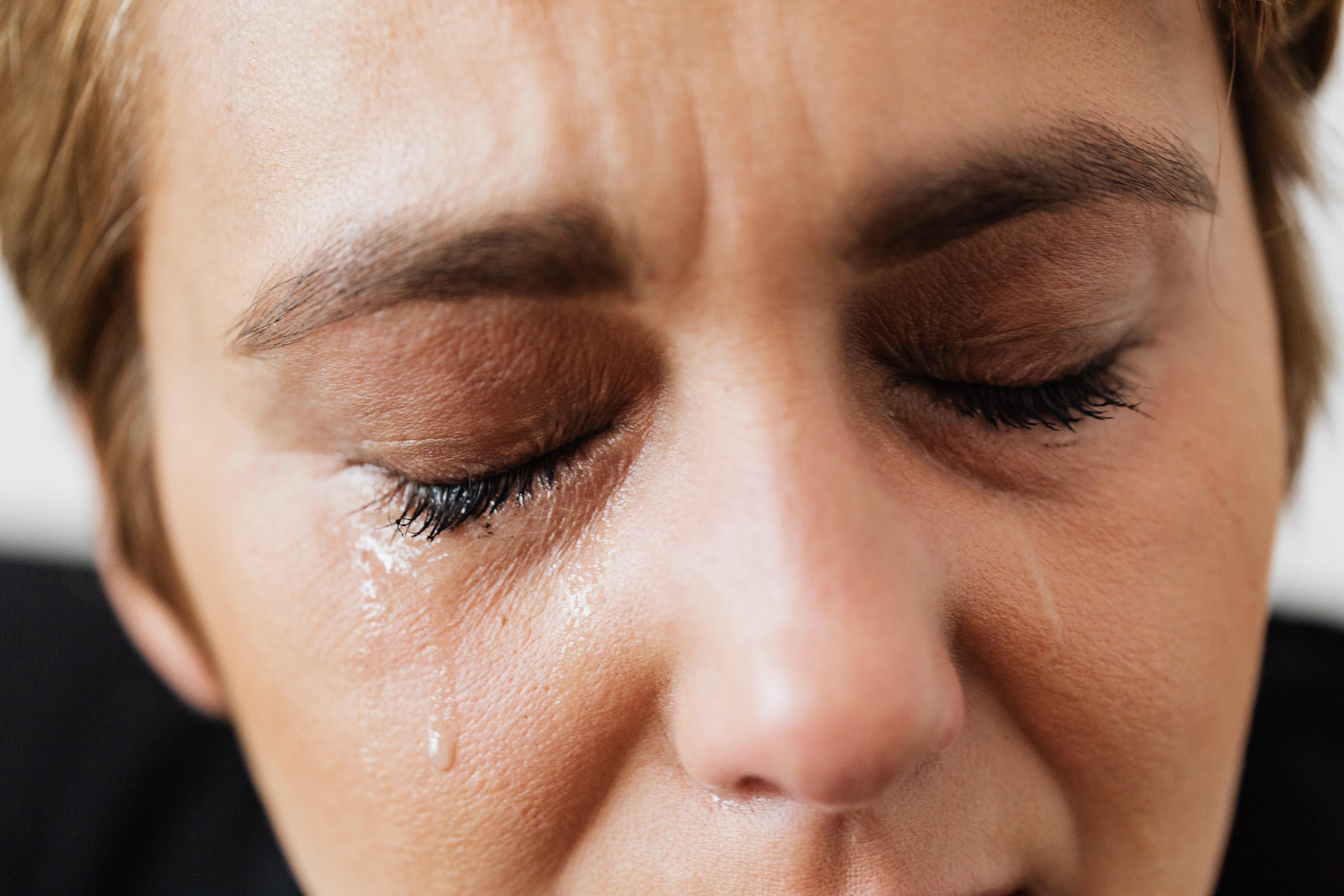 Stella was very emotional after she saw Stan doing an odd job at night. | Source: Pexels