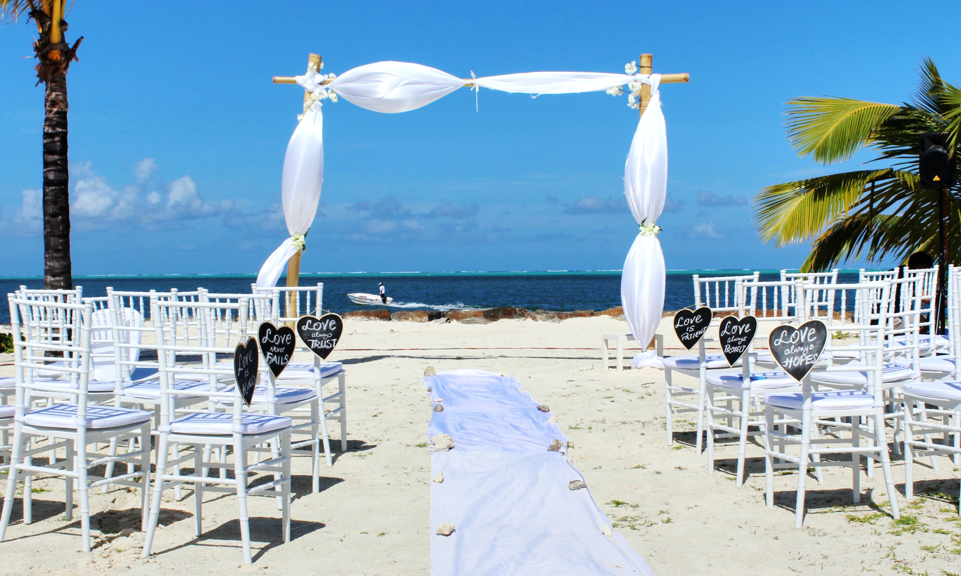 A beach wedding set up. | Source: Unsplash