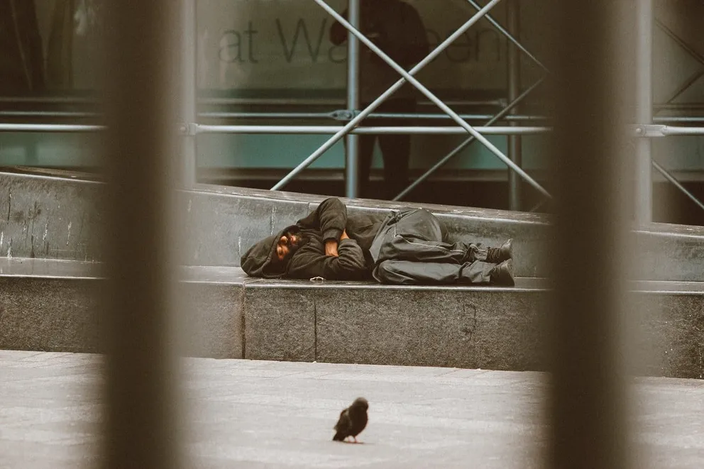 Julie made her mom stop the car after sighting her friend lying on the pavement. | Photo: Unsplash