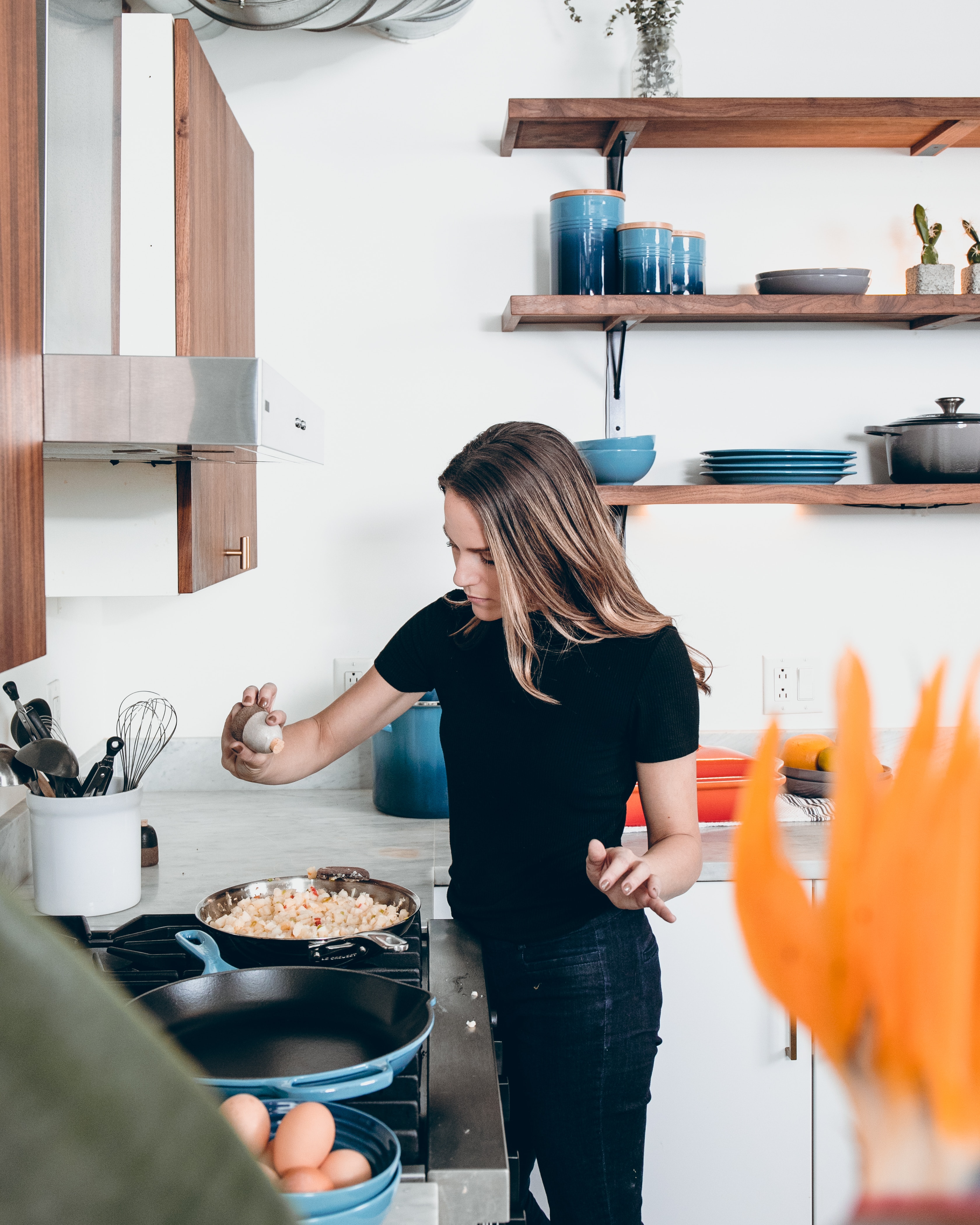 A woman cooking. | Source: Unsplash