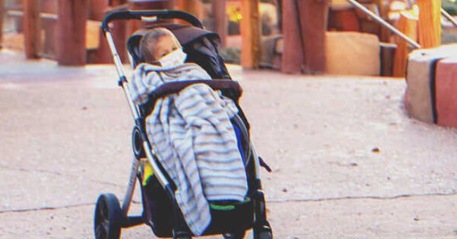 A baby on a stroller | Source: Shutterstock