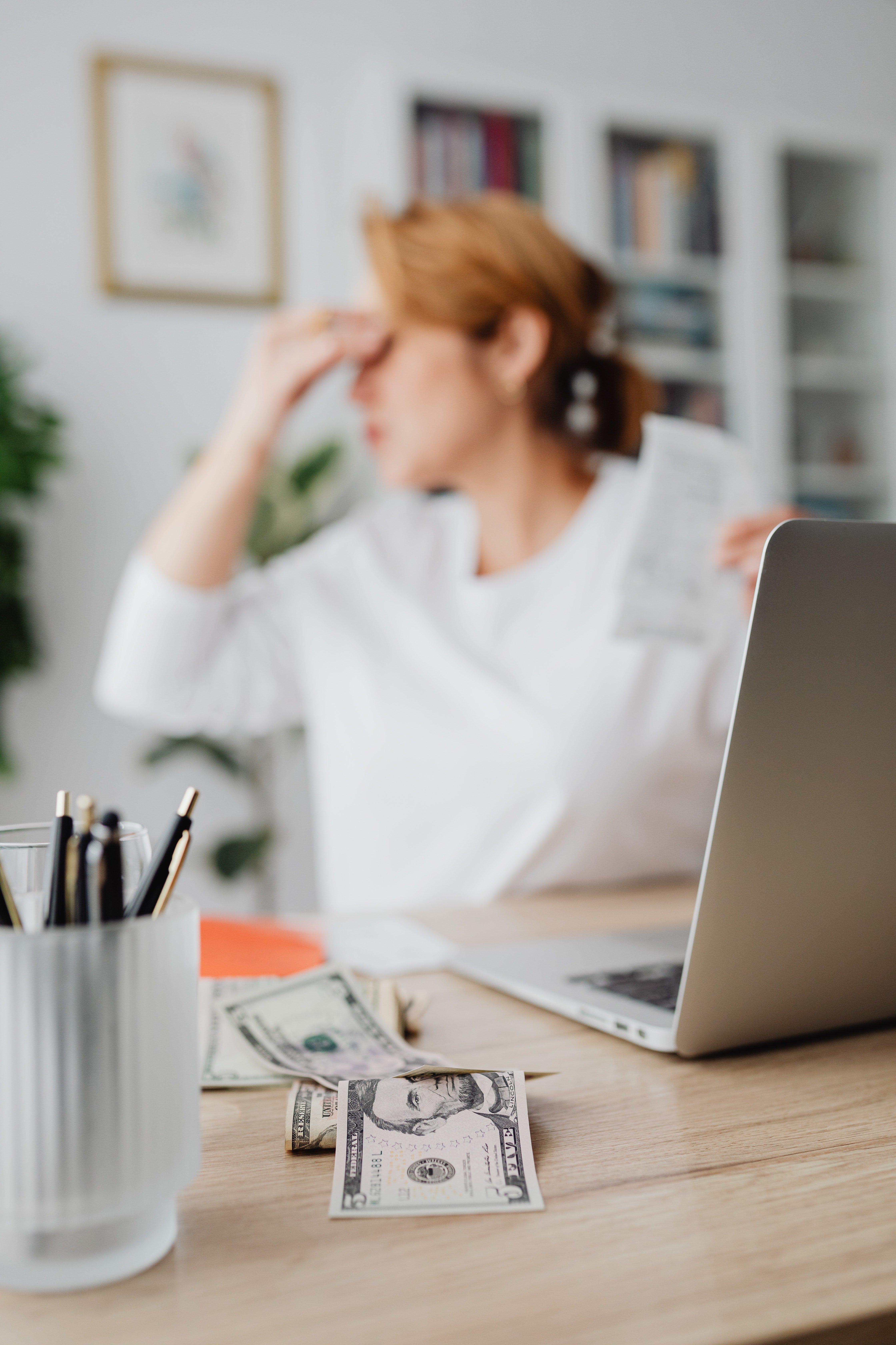 Melissa struggled to pay the bills. | Source: Pexels