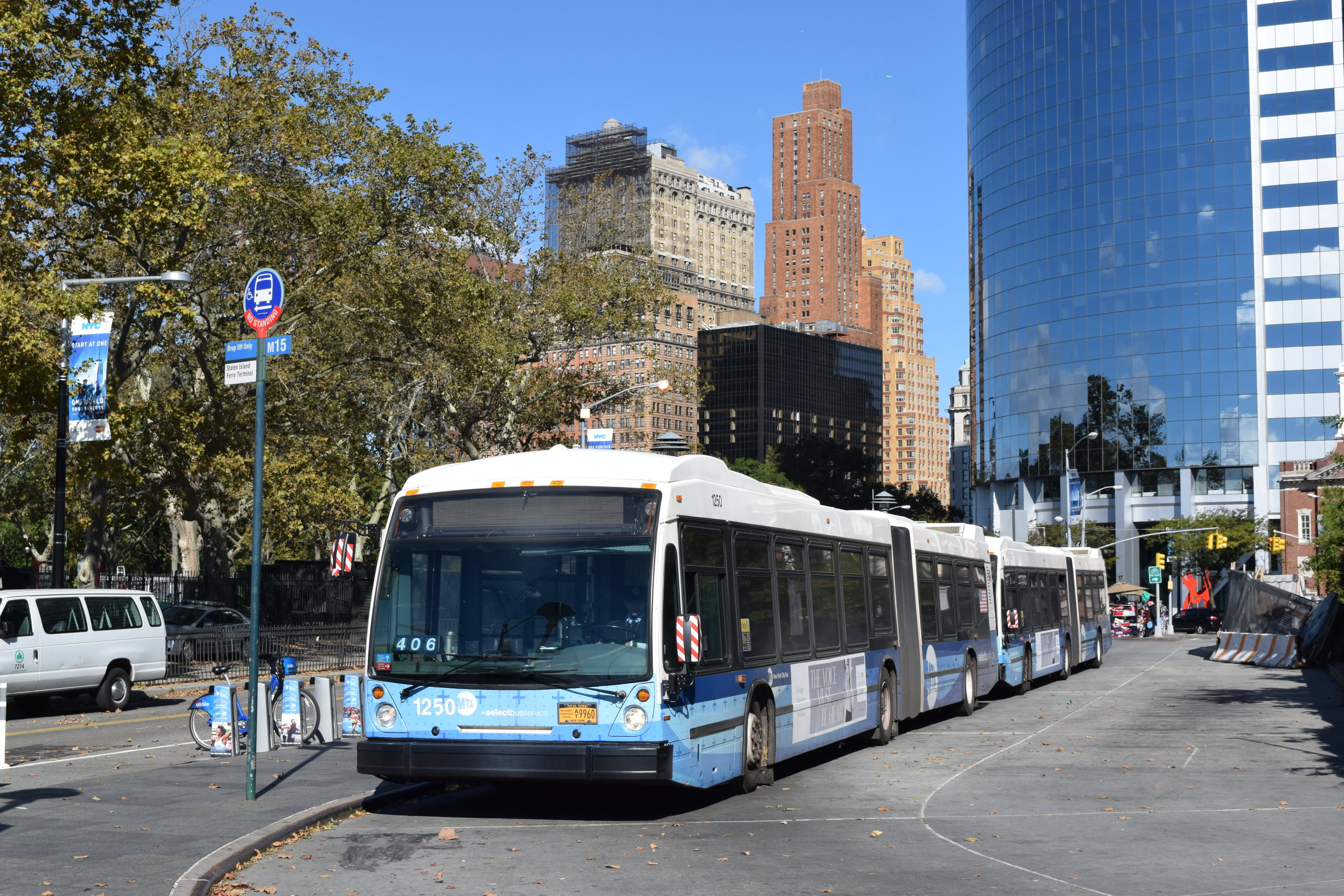 Autobús público. | Fuente: Shutterstock